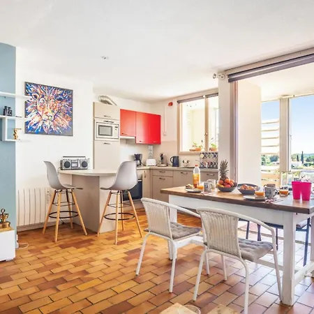 Apartment Nice Flat With Sea View Terrace And Pool In Sainte-maxime - Welkeys *