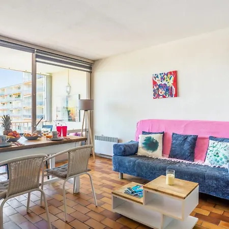 Nice Flat With Sea View Terrace And Pool In Sainte-maxime - Welkeys