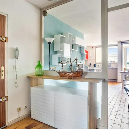 Nice Flat With Sea View Terrace And Pool In Sainte-maxime - Welkeys *